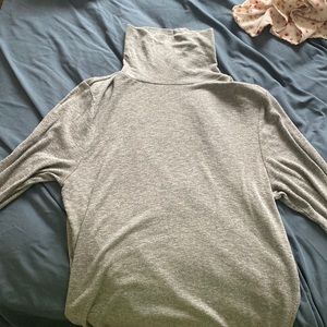 gray turtleneck, S: M